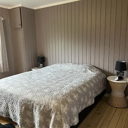 Charming Riverside With Sauna - Near River And Great Outdoors Feriehus